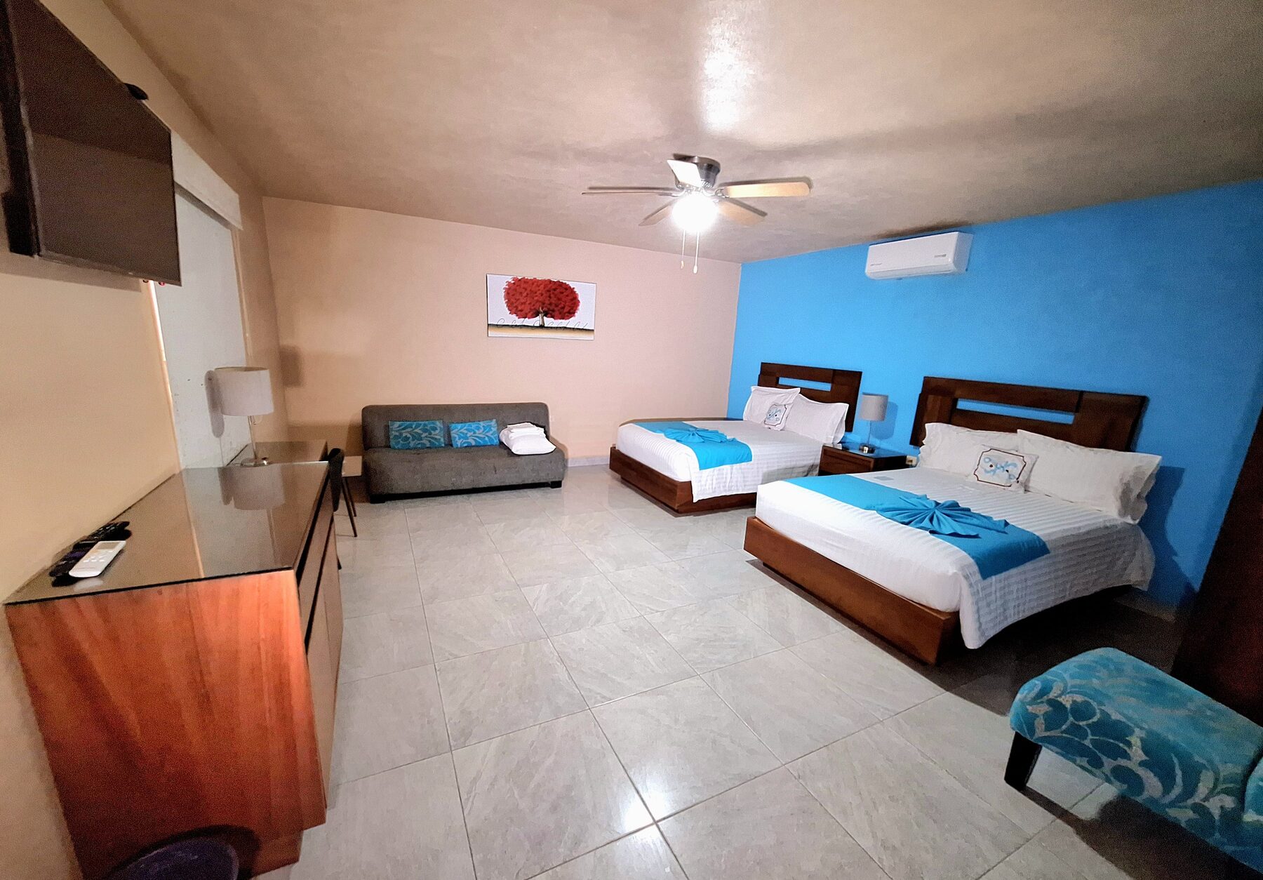 Sala de estar de suite en Hotel Agua Azul Sayulita