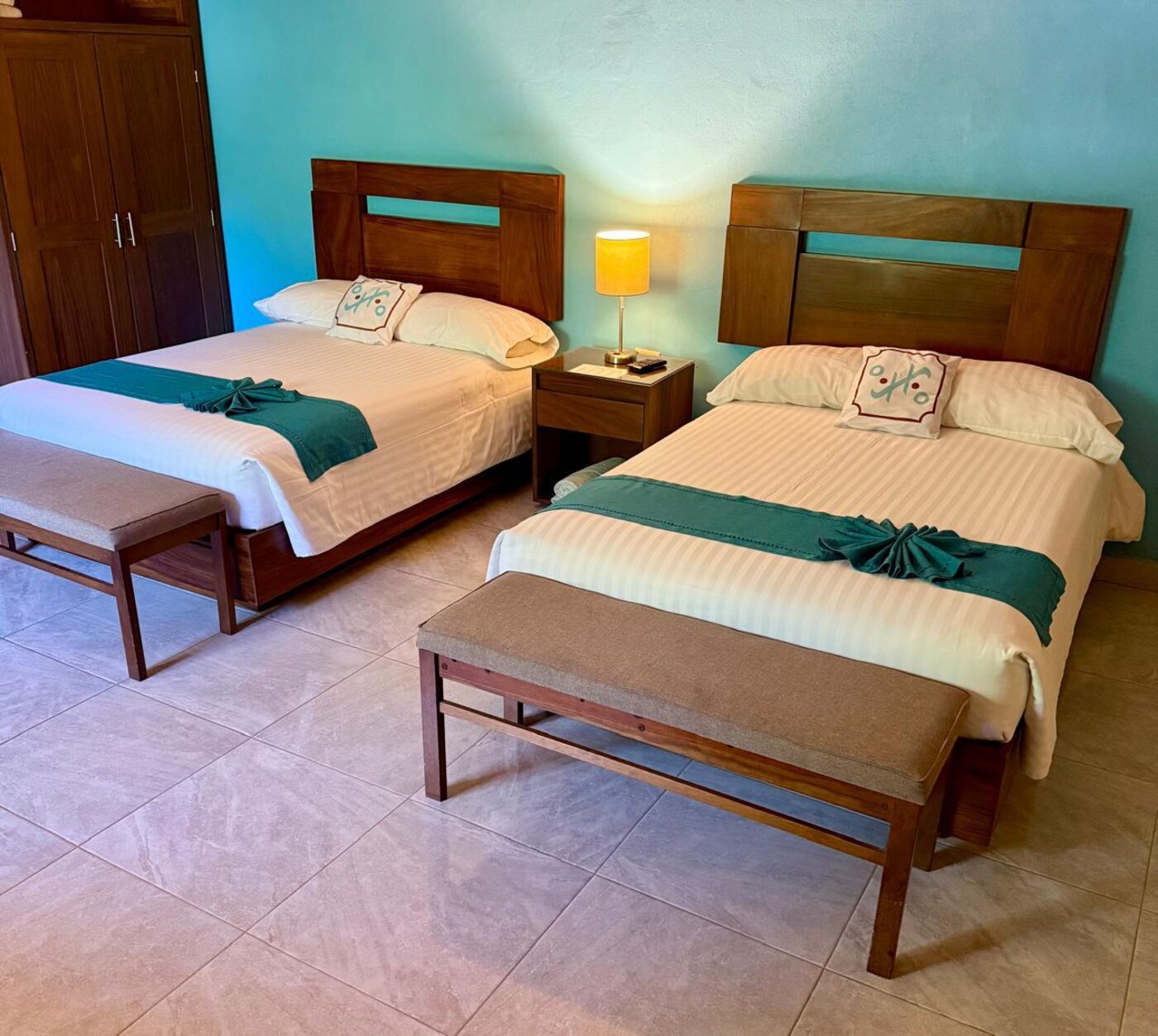 Habitación con dos camas matrimoniales