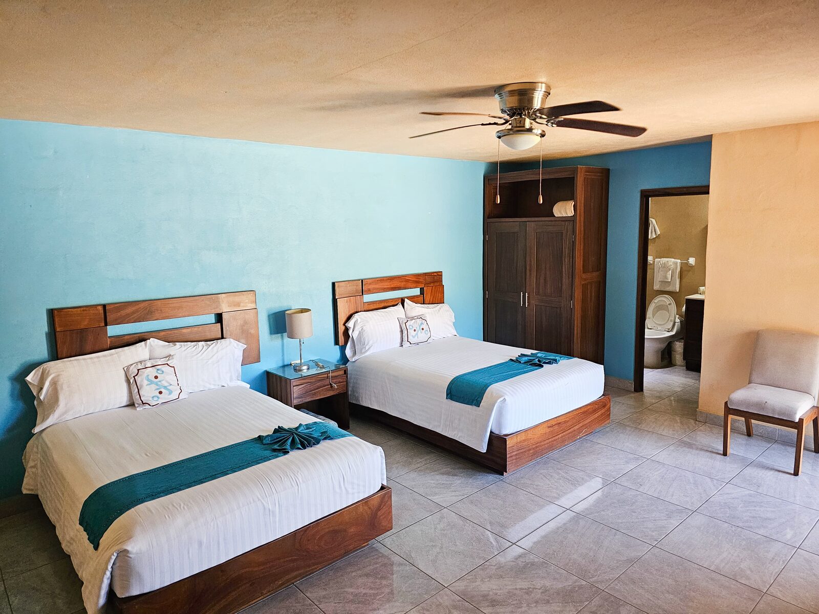 Habitación Doble de Hotel Agua Azul con dos camas matrimoniales